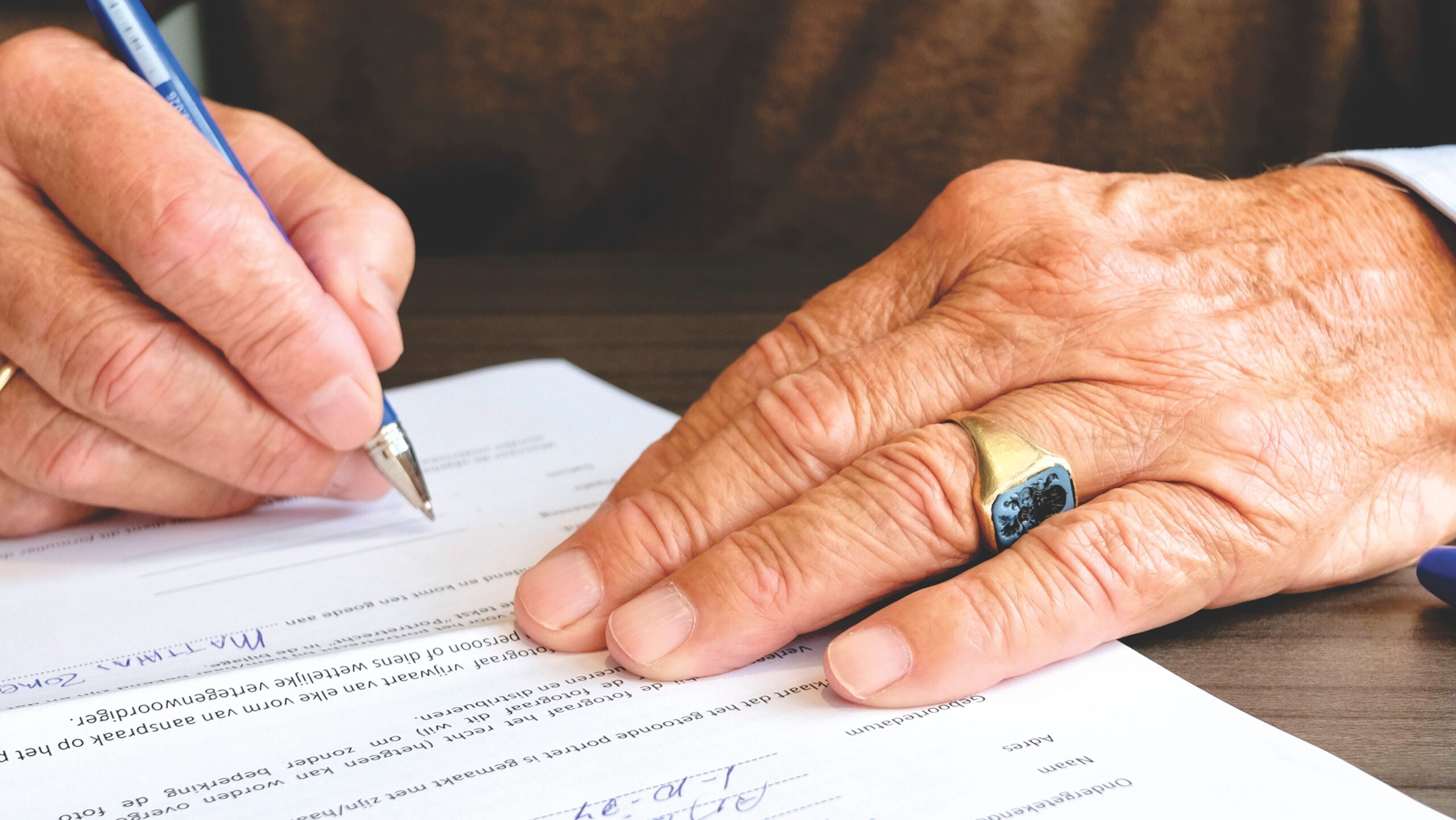 hand signing estate planning document